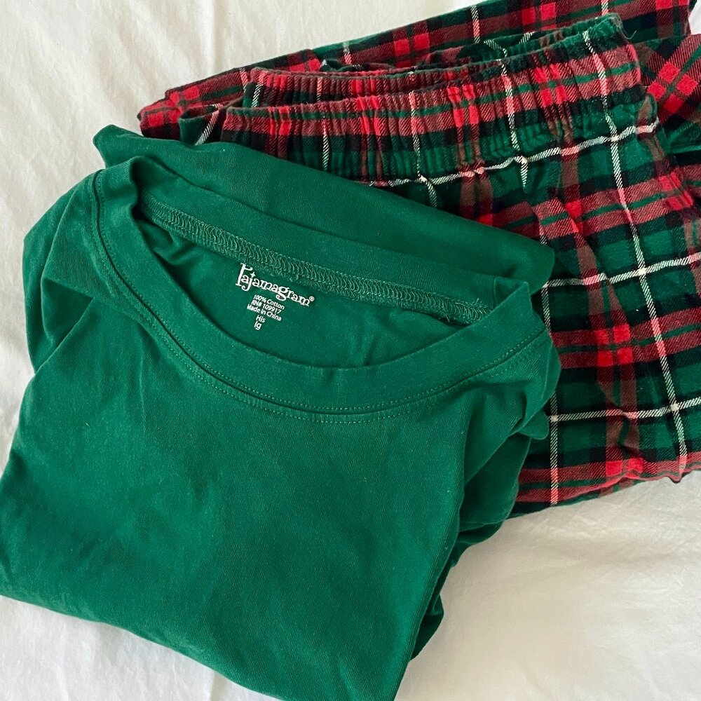 LIKE NEW Pajamagram Men's Pajamas - LARGE - Christmas Plaid
